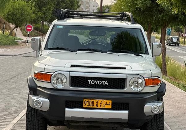 سيارة للبيع تويوتا اف جي كروزر 2016 في سلطنة عمان مسقط