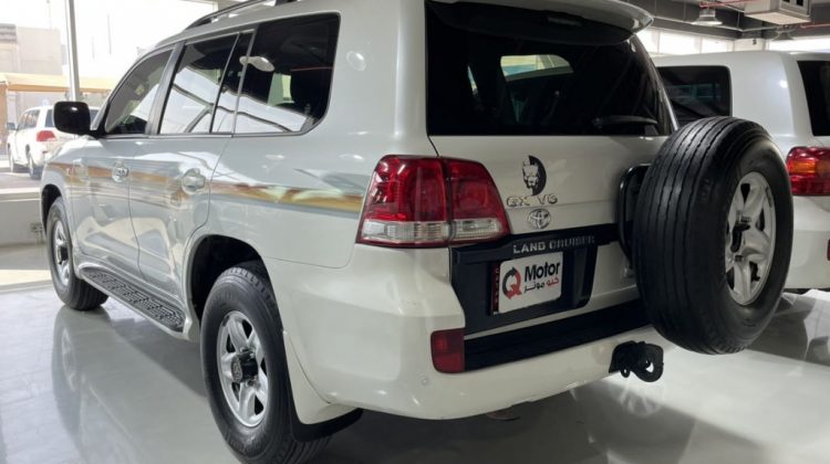 تويوتا لاند كروزر أوتوماتيكي أبيض جي اكس.ار 2012 مستعملة للبيع في قطر